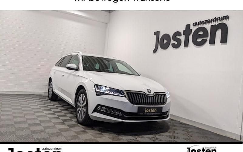 Weiß Gebraucht 2024 Skoda Superb Style Kombi | 28.690 € (Superpreis) - Bild 1/4