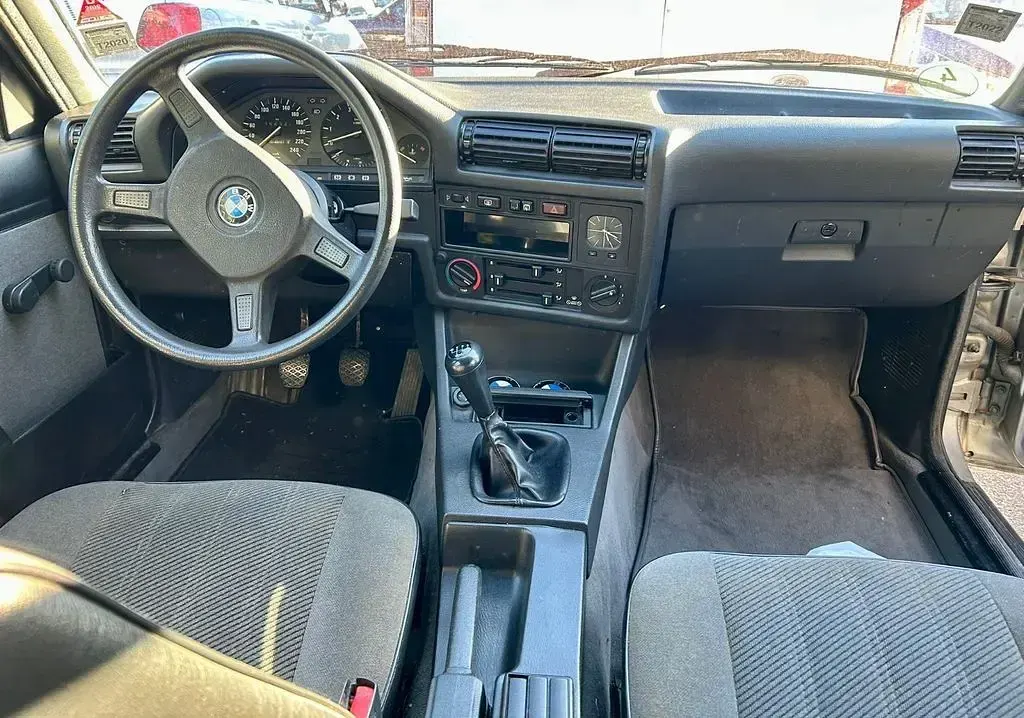 Gebraucht BMW 325 170 PS (125 kW) 1988 Silber Limousine