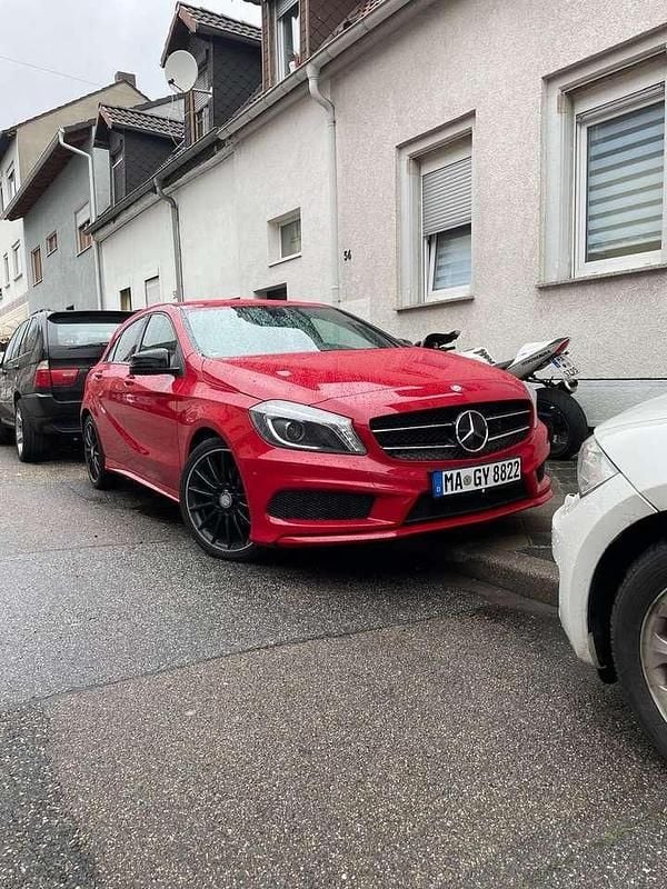 Rot Gebraucht 2013 Mercedes 200 AMG Coupé | 13.000 € (Guter Preis) - Bild 1/4