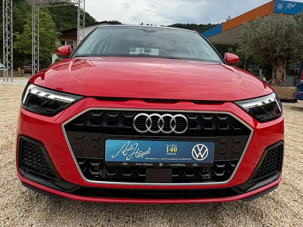 Gebraucht Audi A1 Advanced 110 PS (80 kW) 2023 Misanorot perleffekt SUV