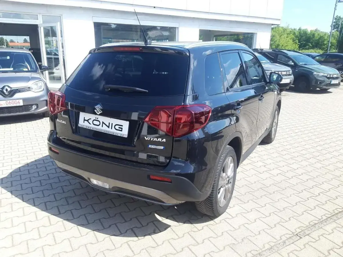 Gebraucht Suzuki Vitara Club 129 PS (94 kW) 2023 Schwarz SUV