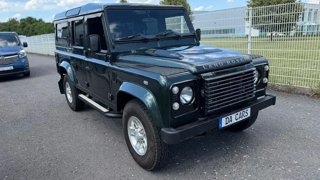 Gebraucht Land Rover Defender 122 PS (89 kW) 2011 Grün SUV