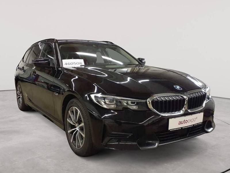 Schwarz uni Gebraucht 2022 BMW 320e Sport Line Kombi | 22.490 € (Guter Preis) - Bild 1/4