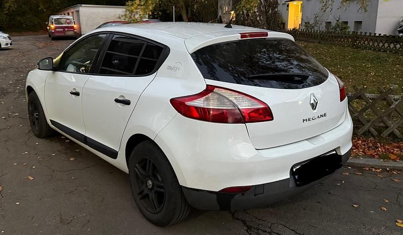 Gebraucht Renault Mégane 110 PS (80 kW) 2011 Weiß Limousine