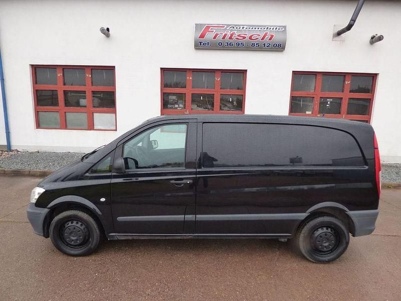 Schwarz Gebraucht 2014 Mercedes Vito Van / Kleinbus | 11.900 € (Fairer Preis) - Bild 1/4