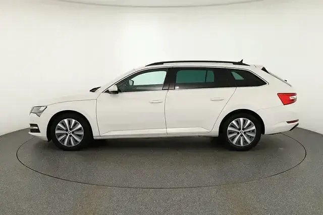 Używany Skoda Superb 200 KM (147 kW) 2021 Biały Kombi