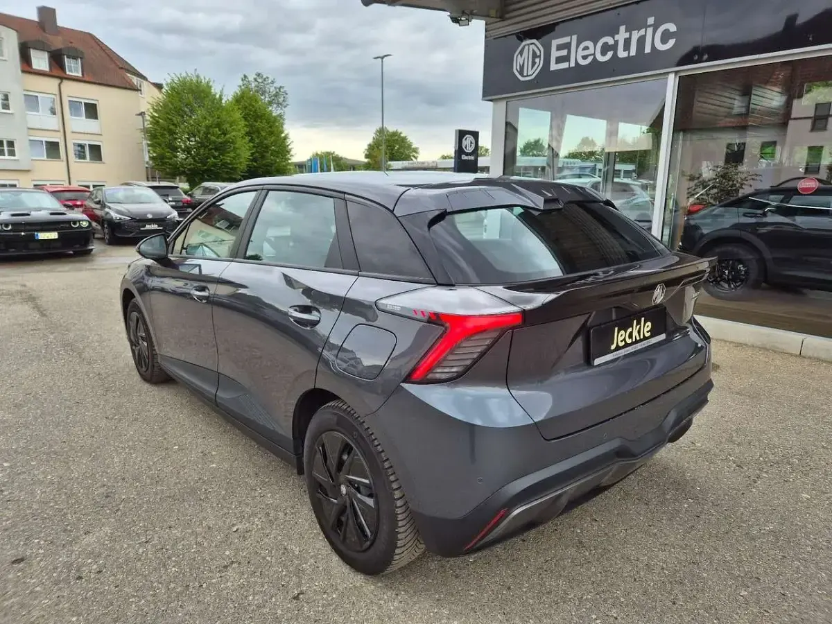 Usata MG MG4 EV 125 kW (170 CV) 2022 Grigio Utilitaria