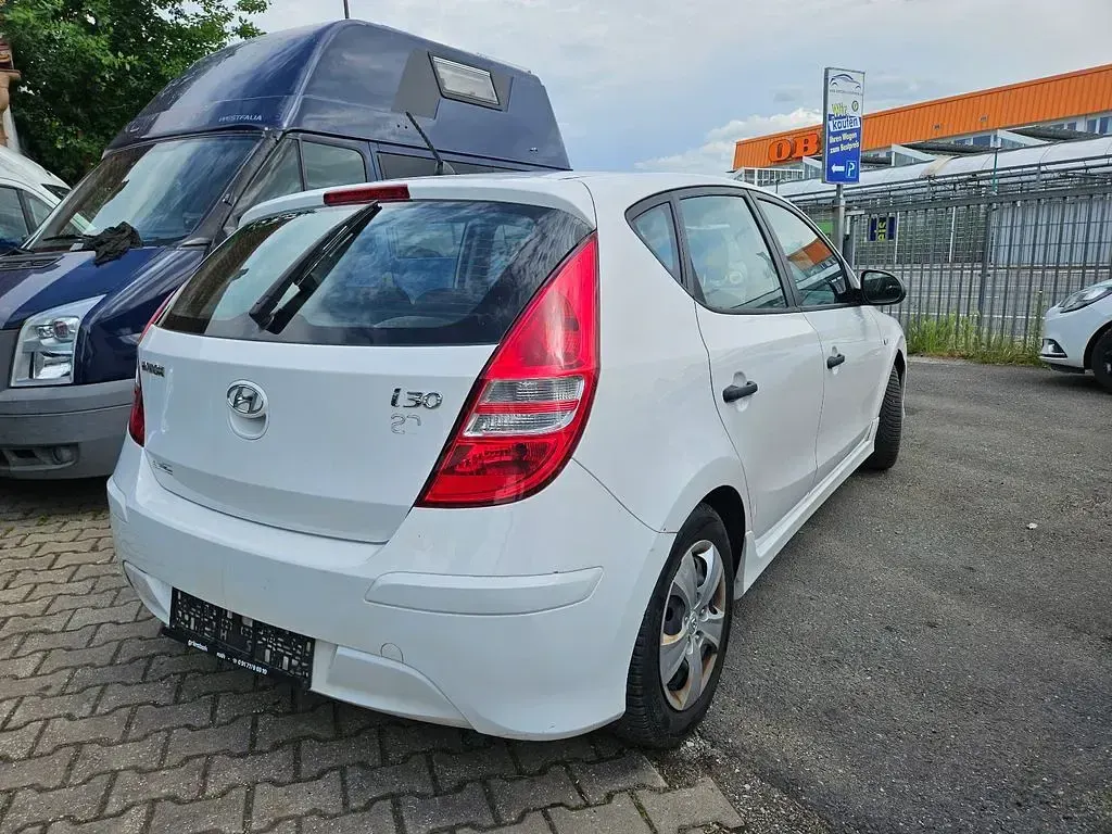 Gebraucht Hyundai i30 109 PS (80 kW) 2012 Weiß Limousine