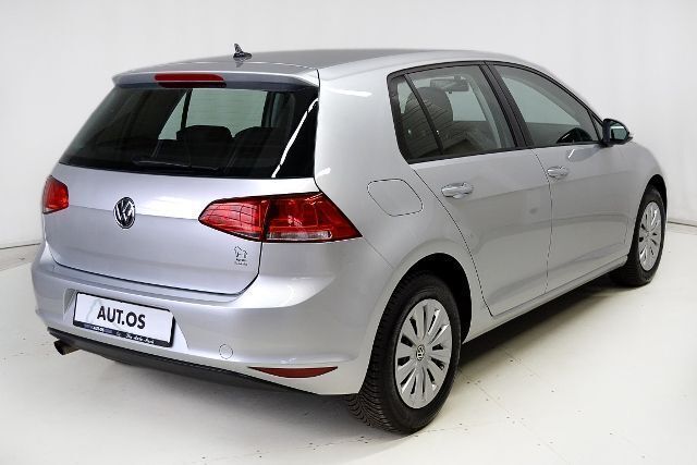 Second-hand VW Golf VII Trendline 110 CP (80 kW) 2015 Argintiu Berlinǎ