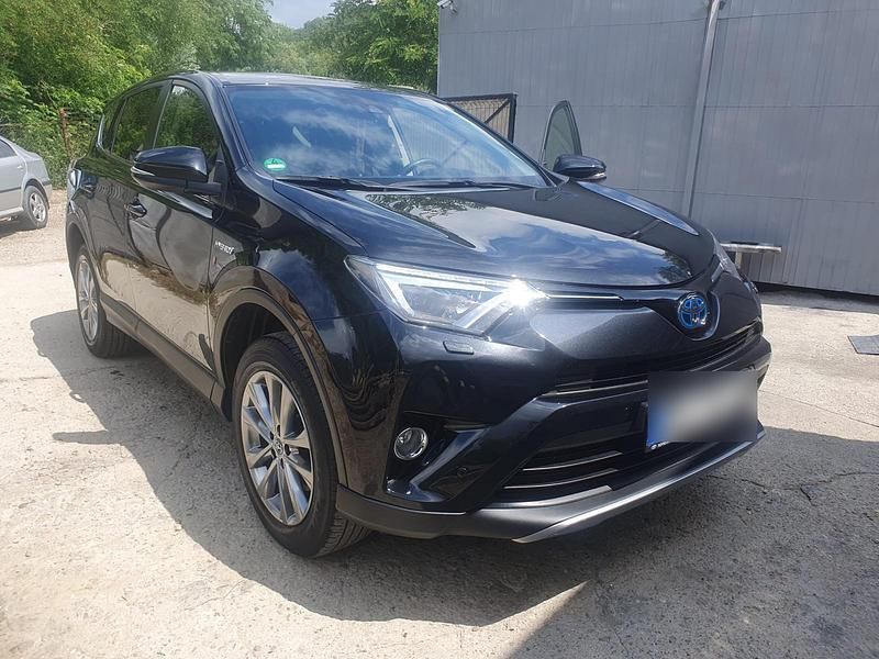 Schwarz Gebraucht 2018 Toyota RAV4 Team SUV | 21.199 € (Fairer Preis) - Bild 1/4