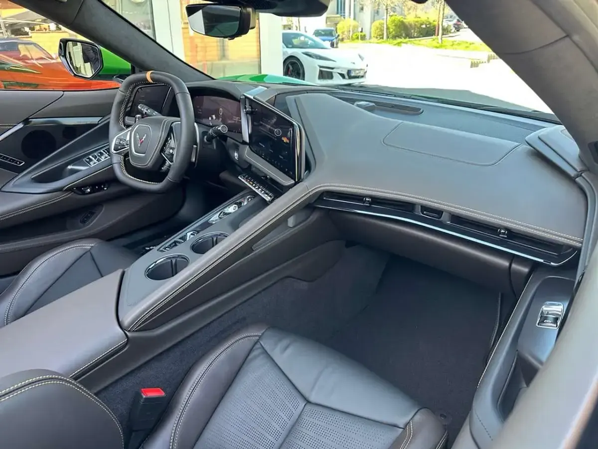 Neu Corvette Stingray 481 PS (353 kW) 2026 Roswell green Cabrio