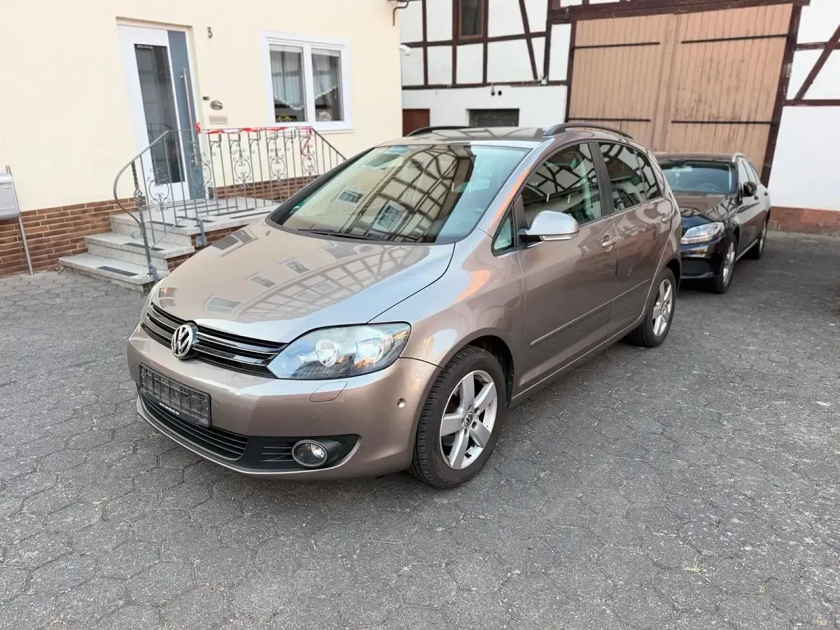 Gebraucht VW Golf Plus Cross Team 105 PS (77 kW) 2010 Braun Limousine