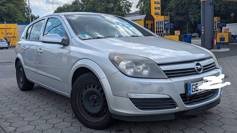 Grau Gebraucht 2004 Opel Astra Limousine | 990 € (Guter Preis) - Bild 1/4