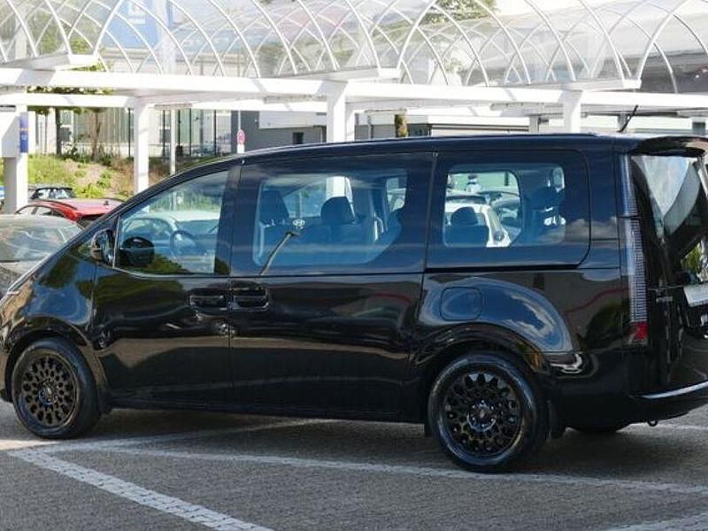 Gebraucht Hyundai Staria Trend 177 PS (130 kW) 2024 Abyss black Van / Kleinbus