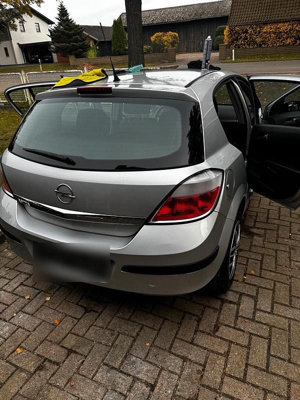 Silber Gebraucht 2005 Opel Astra Kleinwagen | 2.599 € (Fairer Preis) - Bild 1/4