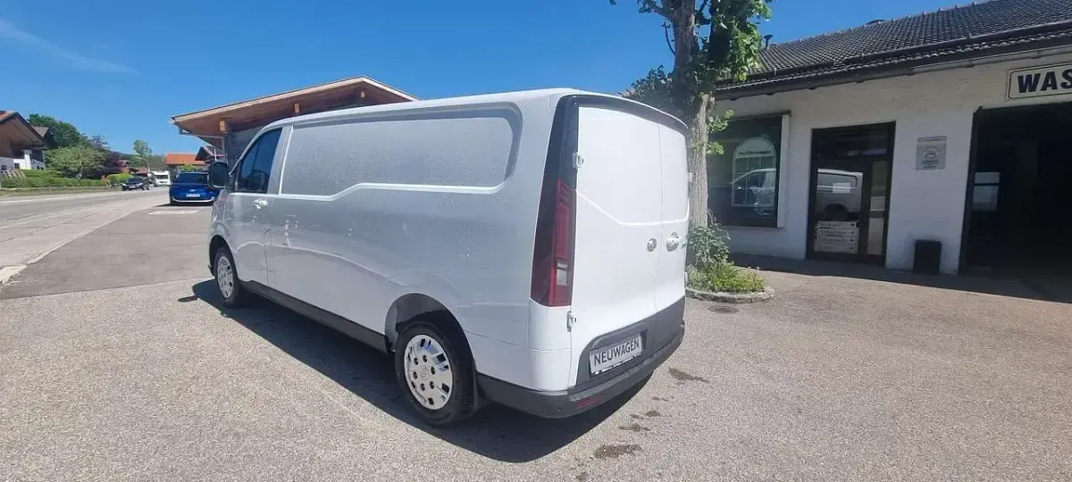 Neu Maxus V70 147 PS (108 kW) 2026 Warm white Van
