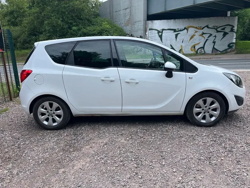 Gebraucht Opel Meriva Color Edition 140 PS (102 kW) 2012 Weiß Van / Kleinbus