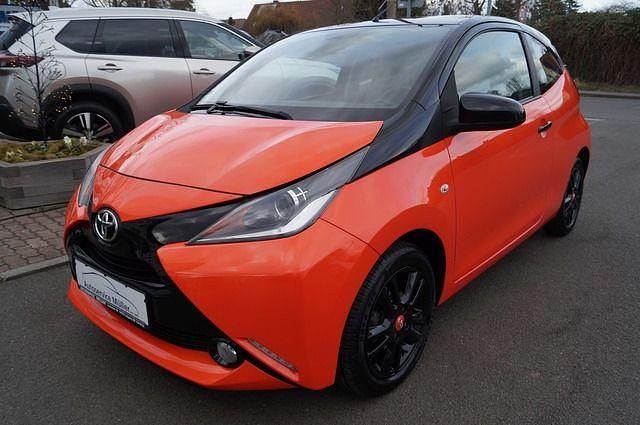 Gebraucht Toyota Aygo 69 PS (50 kW) 2015 Orange Kleinwagen