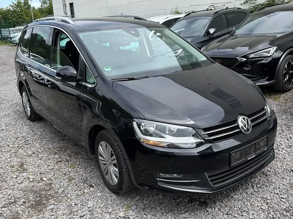 Gebraucht VW Sharan Highline 150 PS (110 kW) 2022 Schwarz Van / Kleinbus