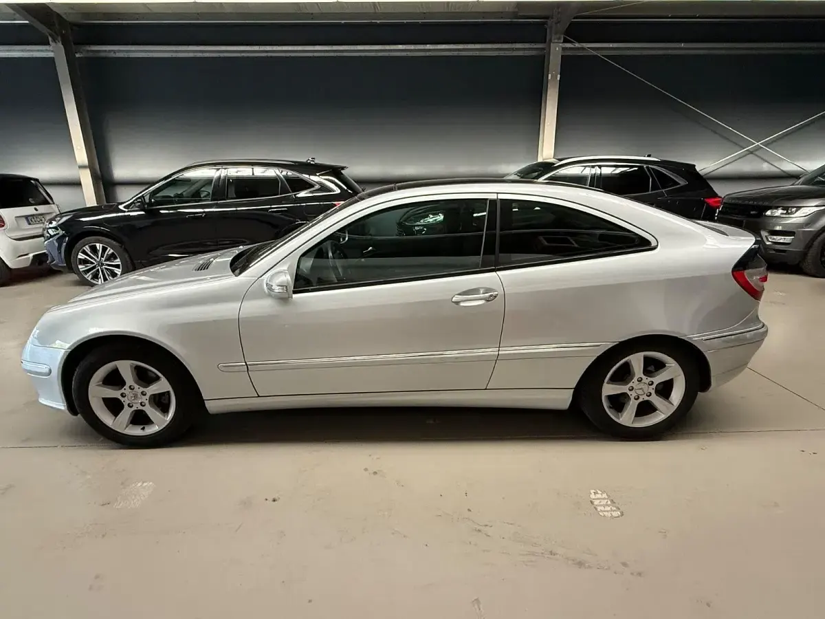 Gebraucht Mercedes C180 143 PS (105 kW) 2004 Silber Coupé