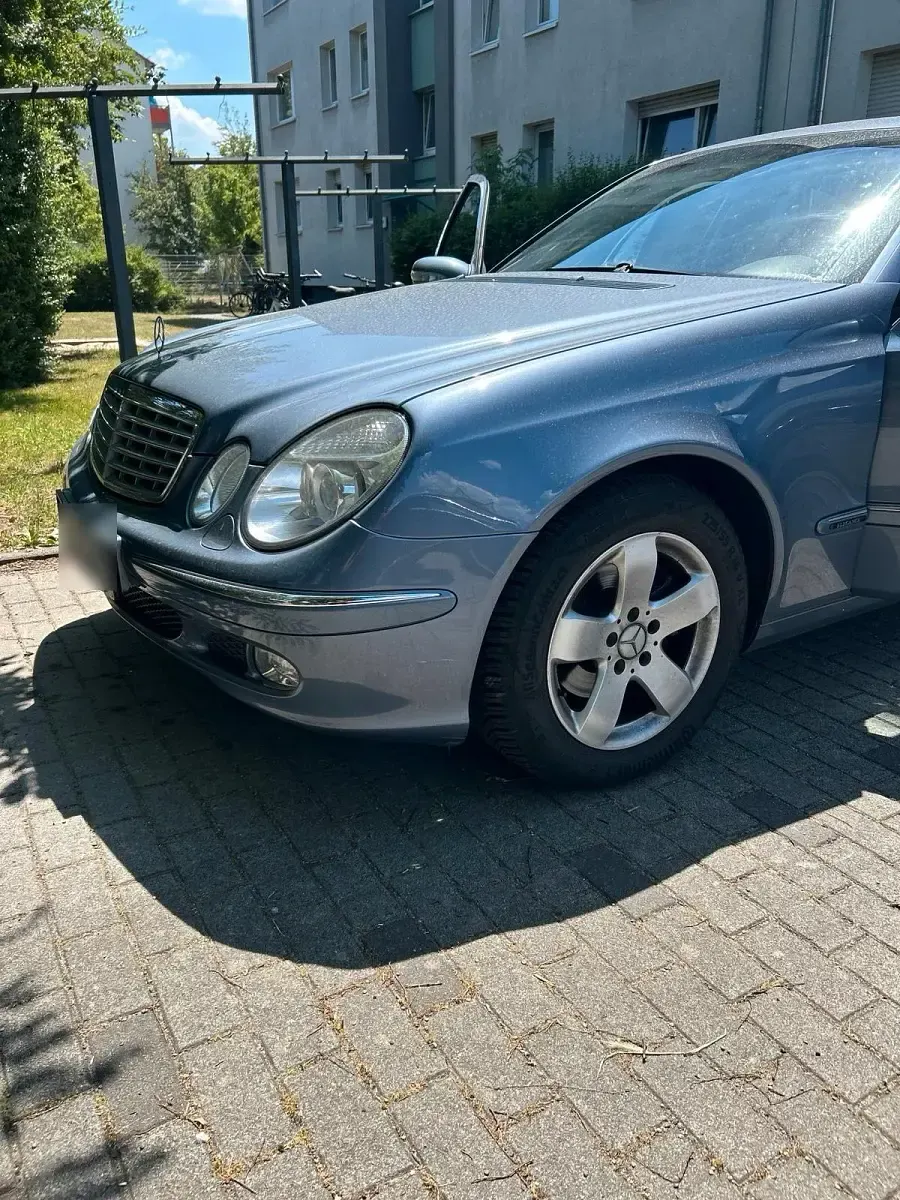 Gebraucht Mercedes E200 Elegance 163 PS (119 kW) 2003 Blau Limousine