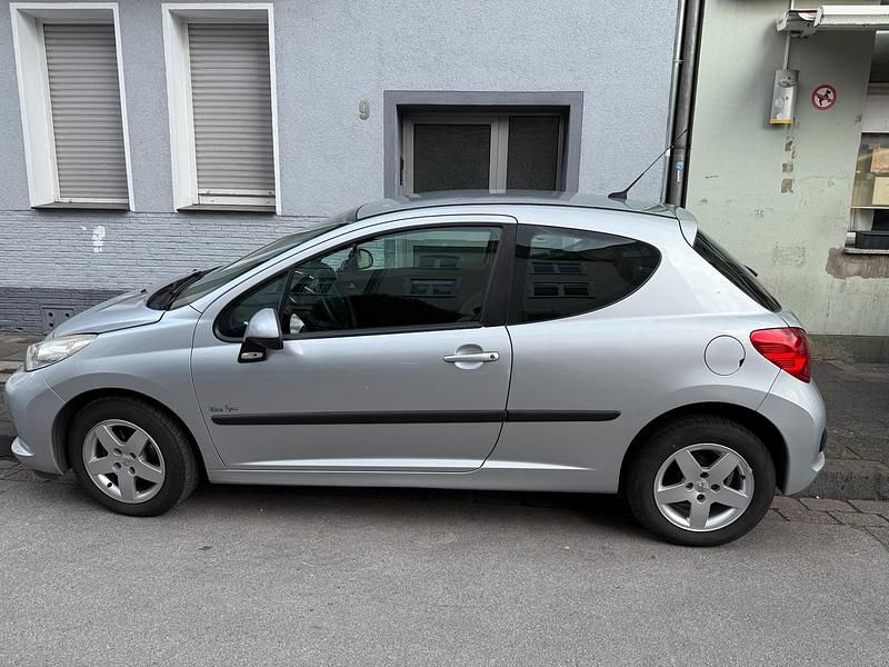Gebraucht Peugeot 207 73 PS (53 kW) 2008 Grau Kleinwagen