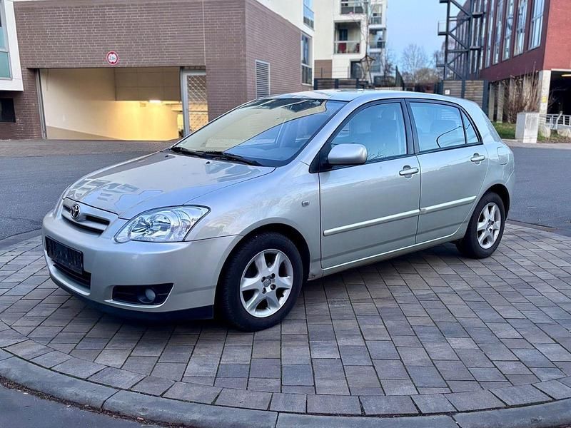 Silber Gebraucht 2006 Toyota Corolla Edition Kleinwagen | 6.799 € (Teuer) - Bild 1/4