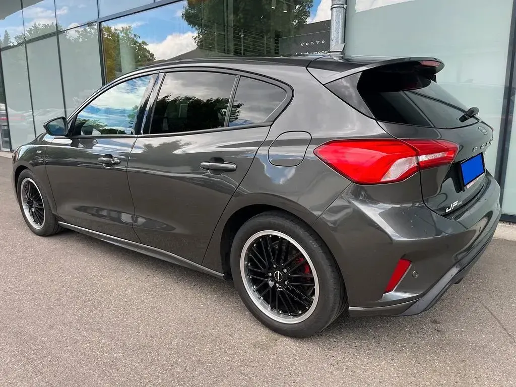 Gebraucht Ford Focus ST-Line 120 PS (88 kW) 2019 Grau Limousine