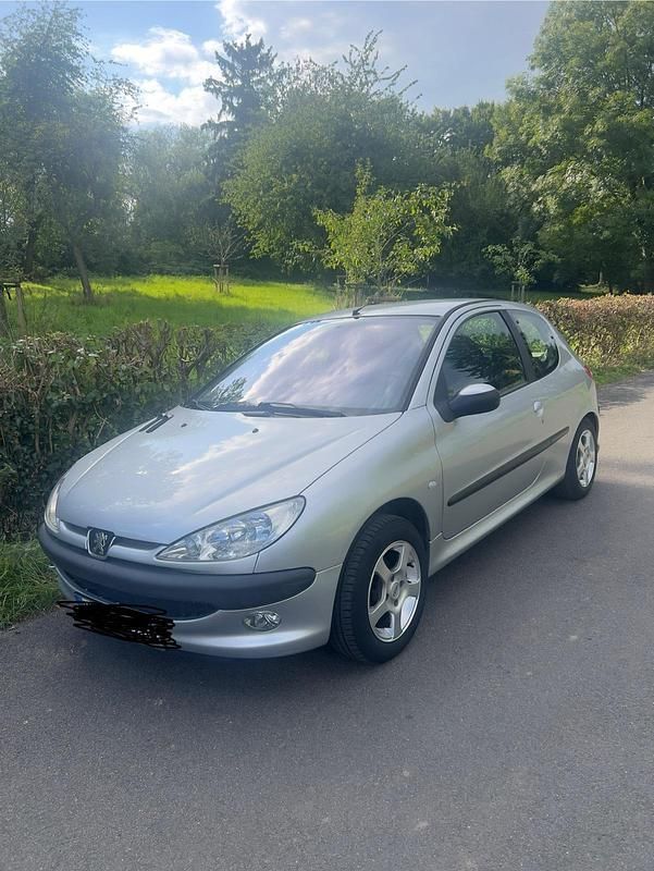 Silber Gebraucht 2003 Peugeot 206 Kleinwagen | 1.500 € - Bild 1/4