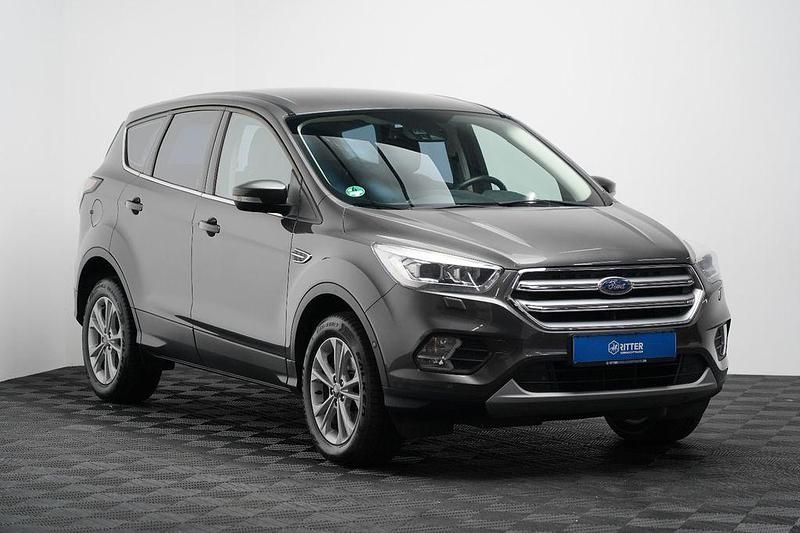 Gebraucht Ford Kuga Titanium 150 PS (110 kW) 2018 Grau SUV