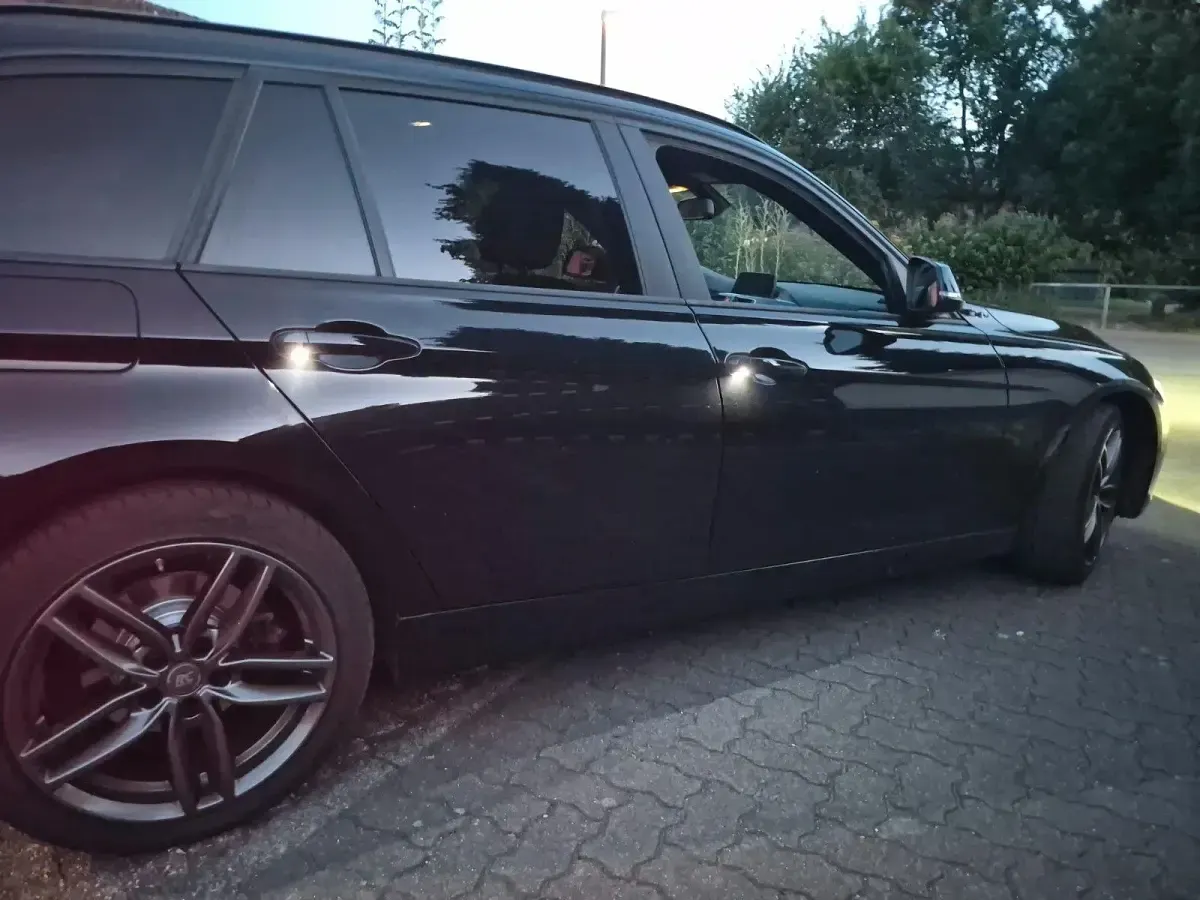 Gebraucht BMW 320 Advantage 184 PS (135 kW) 2017 Schwarz Kombi