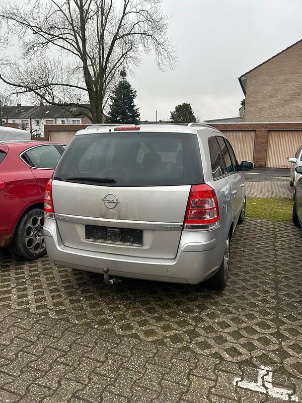 Gebraucht Opel Zafira 2011 Silber Van / Kleinbus