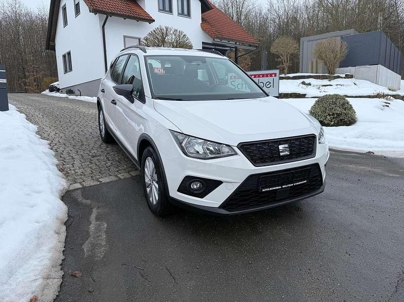 "candy" weiss Gebraucht 2021 Seat Arona Reference SUV | 10.200 € (Superpreis) - Bild 1/4