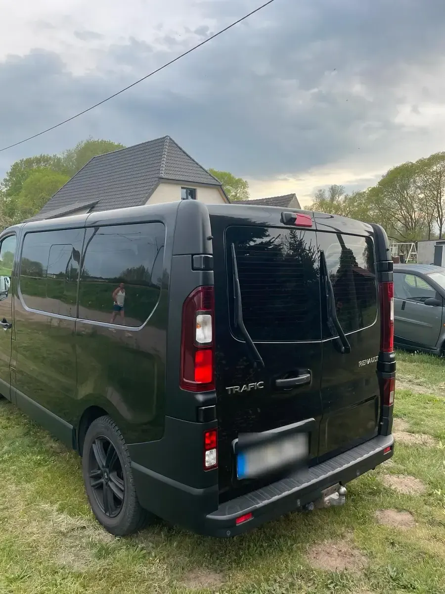 Gebraucht Renault Traffic 145 PS (106 kW) 2017 Schwarz Van / Kleinbus