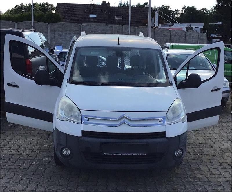 Weiß Gebraucht 2013 Citroën Berlingo Van / Kleinbus | 3.950 € (Guter Preis) - Bild 1/4
