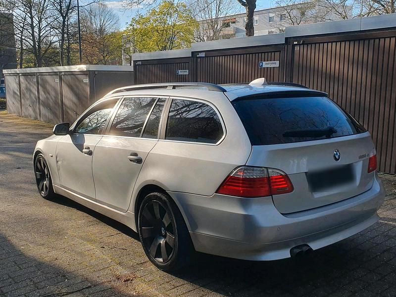 Gebraucht BMW 525 197 PS (144 kW) 2009 Silber Kombi