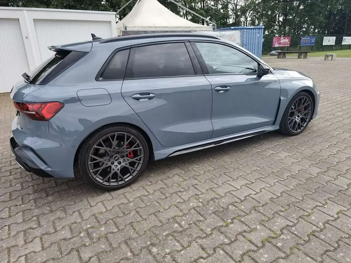 Gebraucht Audi RS3 Ambiente 400 PS (294 kW) 2025 Grau Limousine