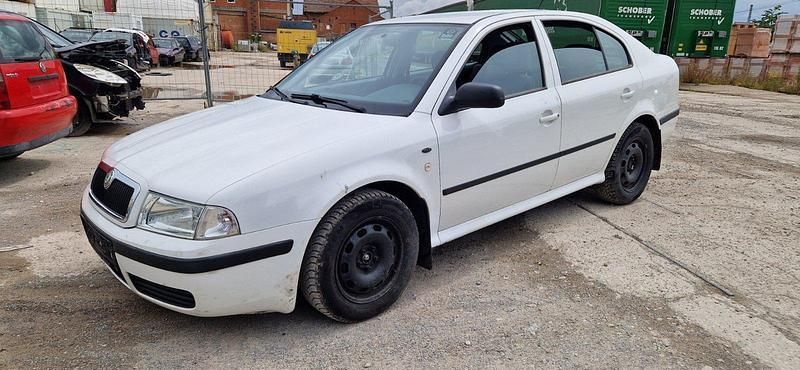 Weiß Gebraucht 2000 Skoda Octavia Limousine | 799 € (Superpreis) - Bild 1/4