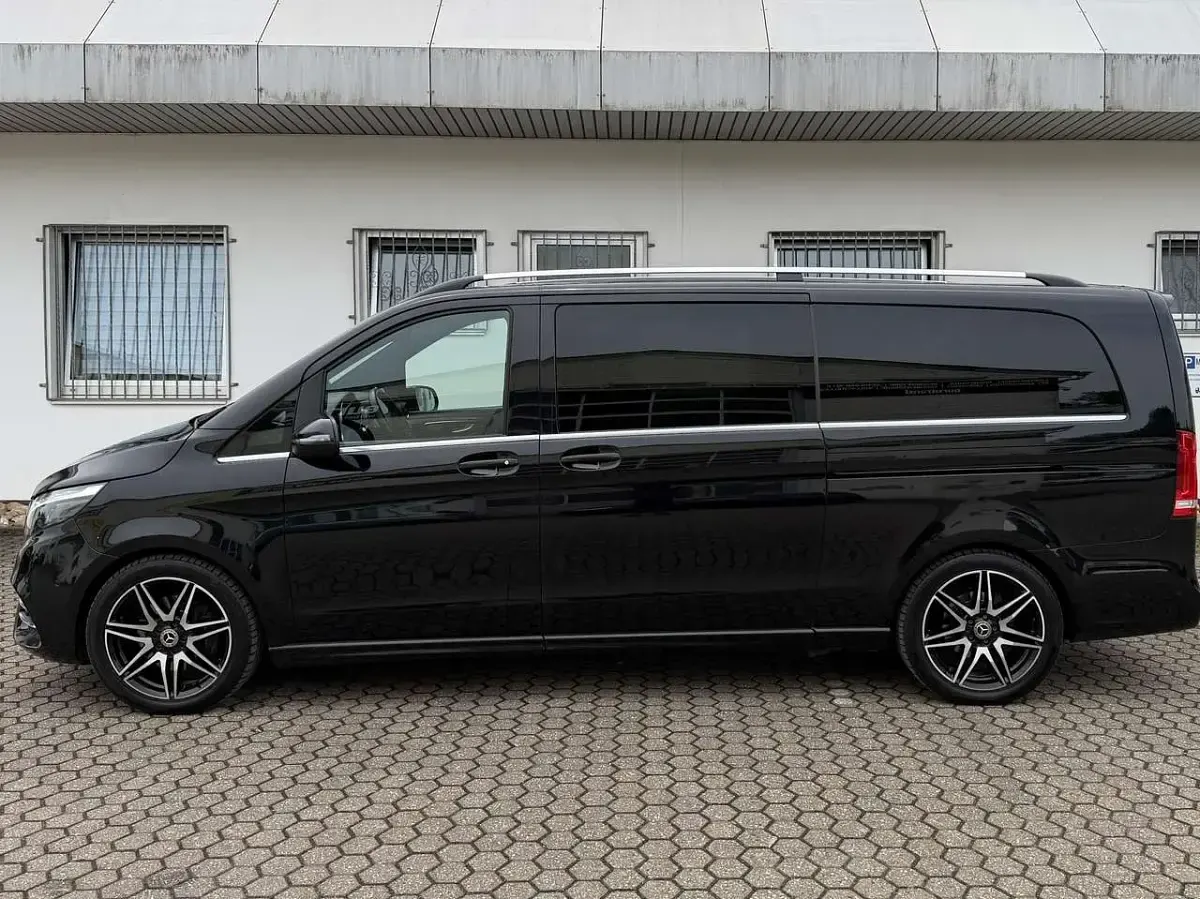 Gebraucht Mercedes V300 AMG 237 PS (174 kW) 2023 Obsidianschwarz metallic Van / Kleinbus