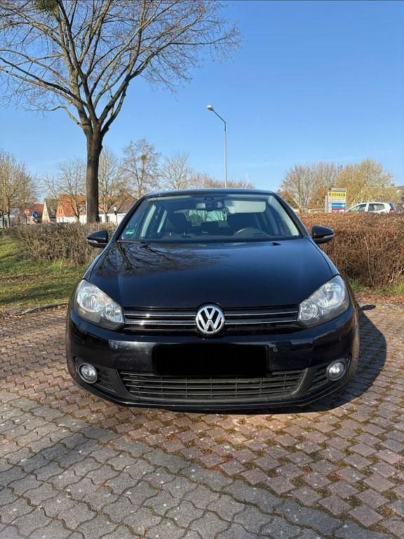 Gebraucht VW Golf VI Team 122 PS (89 kW) 2011 Schwarz Kleinwagen