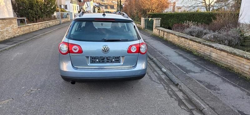 Gebraucht VW Passat 122 PS (89 kW) 2011 Blau Kombi