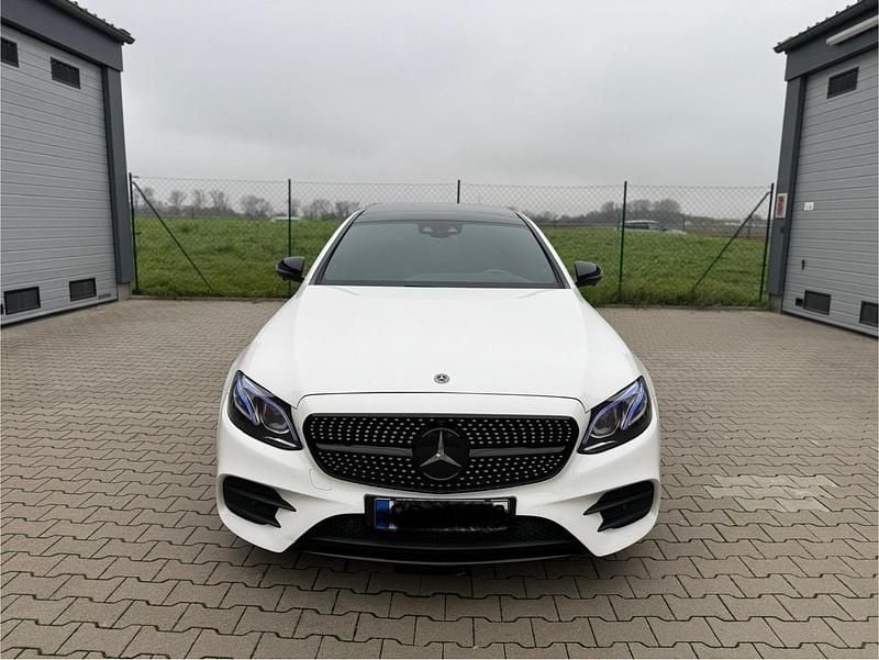 Weiß Gebraucht 2019 Mercedes E400 AMG line Limousine | 43.500 € (Teuer) - Bild 1/4