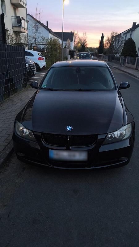 Gebraucht BMW 318 143 PS (105 kW) 2008 Schwarz Limousine