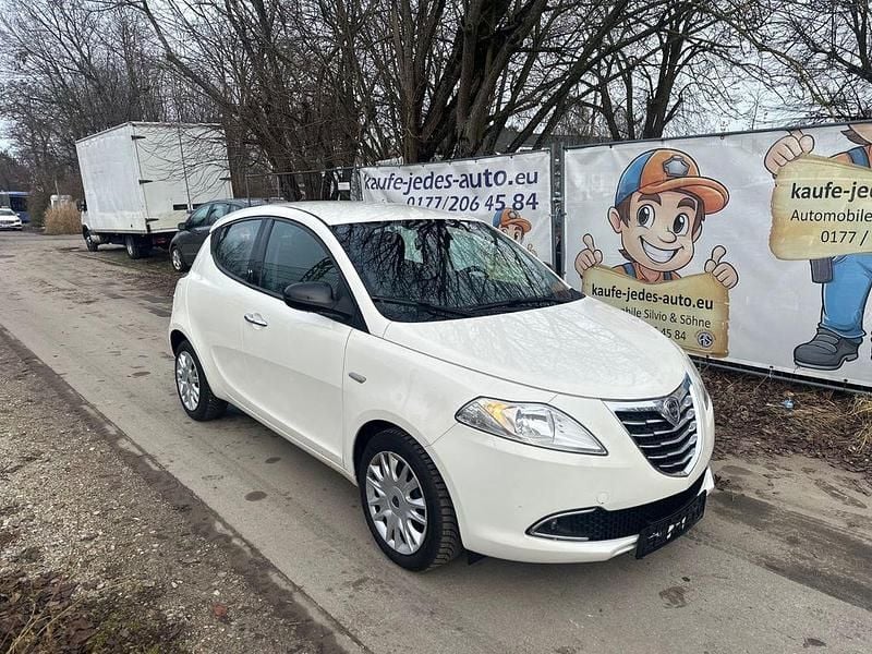 Gebraucht Lancia Ypsilon Platinum 86 PS (63 kW) 2011 Weiß Kleinwagen