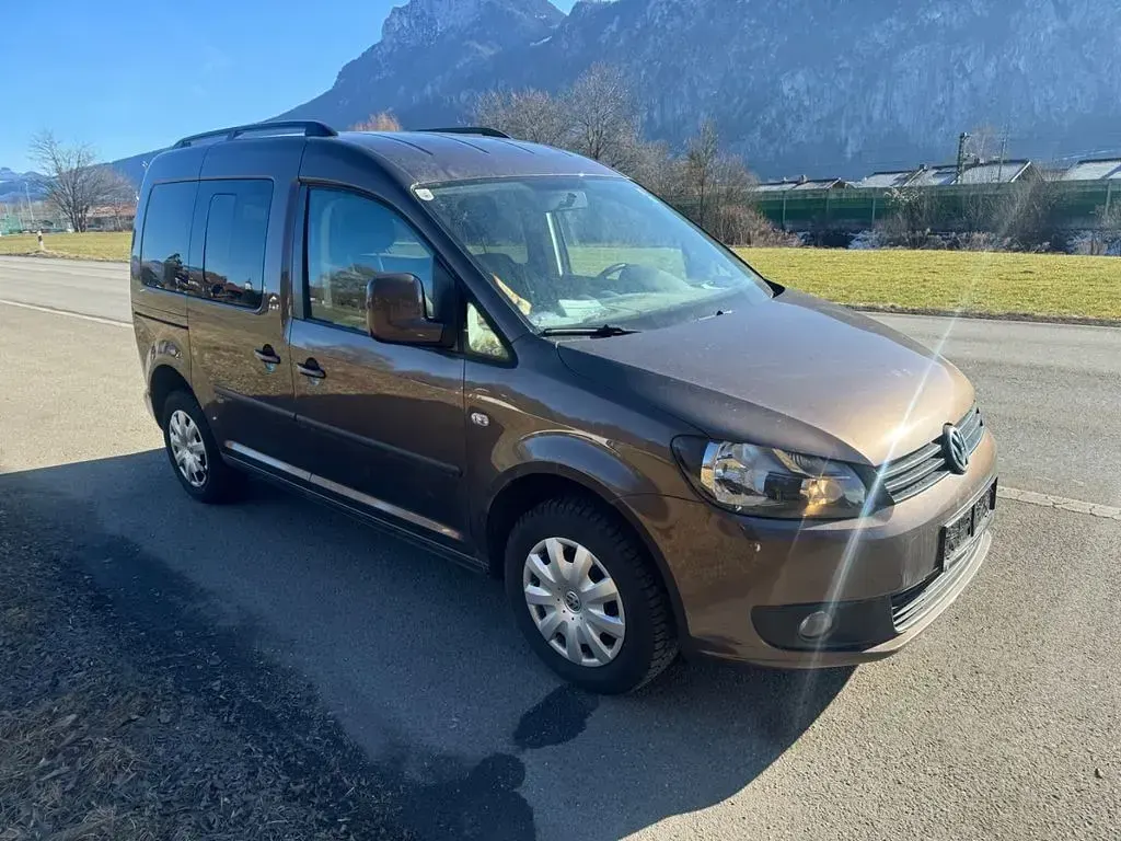 Używany VW Caddy 110 KM (80 kW) 2012 Brązowy Minivan