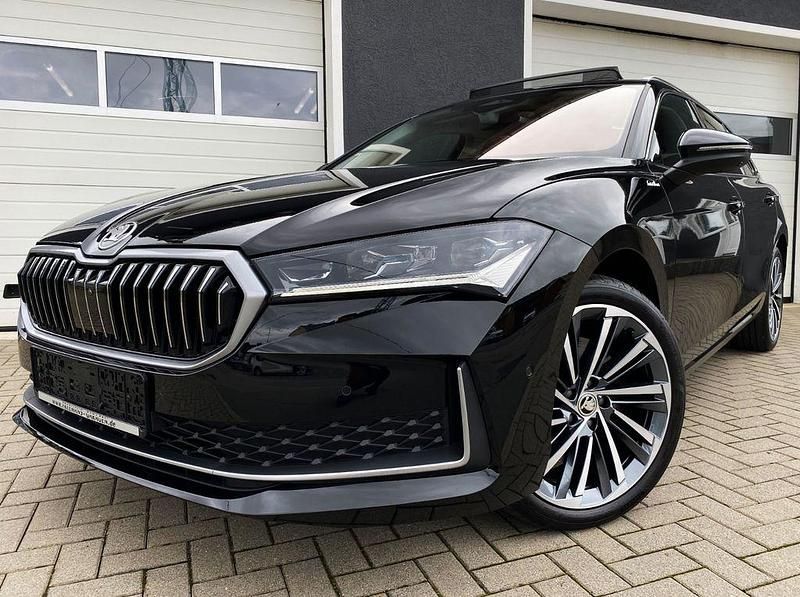 Schwarz Gebraucht 2024 Skoda Superb Suite Kombi | 47.950 € - Bild 1/4