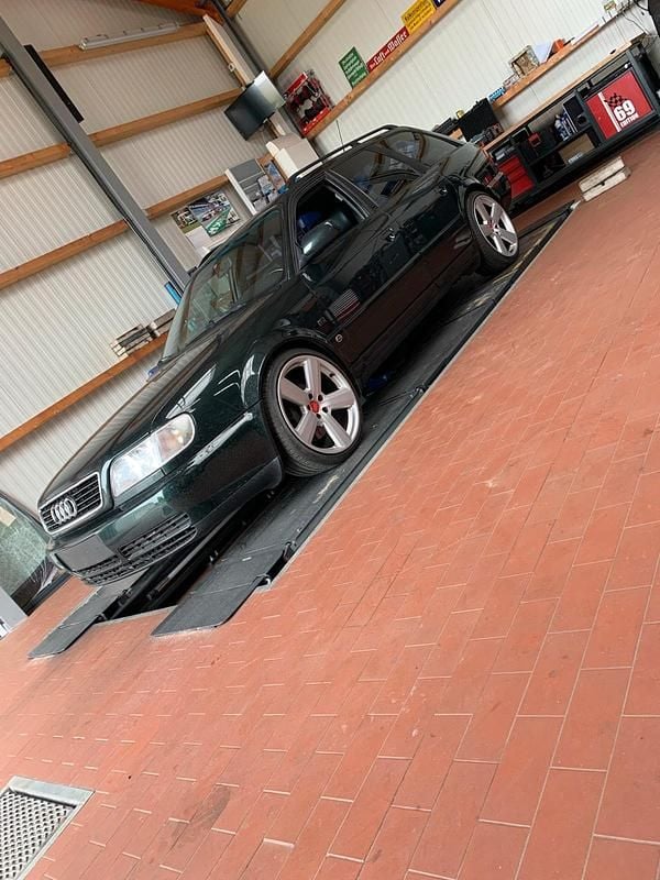 Grün Gebraucht 1997 Audi S6 Kombi | 14.500 € - Bild 1/4
