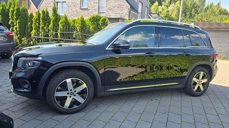 Schwarz Gebraucht 2021 Mercedes GLB200 SUV | 25.500 € (Guter Preis) - Bild 1/4