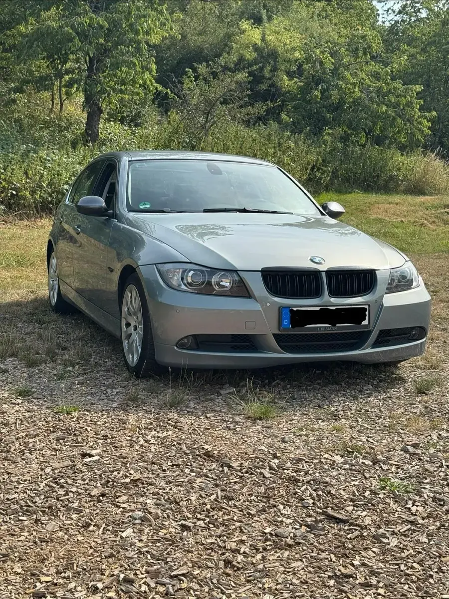 Gebraucht BMW 325 218 PS (160 kW) 2005 Grau Limousine