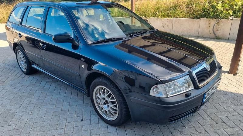 Schwarz Gebraucht 2002 Skoda Octavia Kombi | 1.888 € (Superpreis) - Bild 1/4
